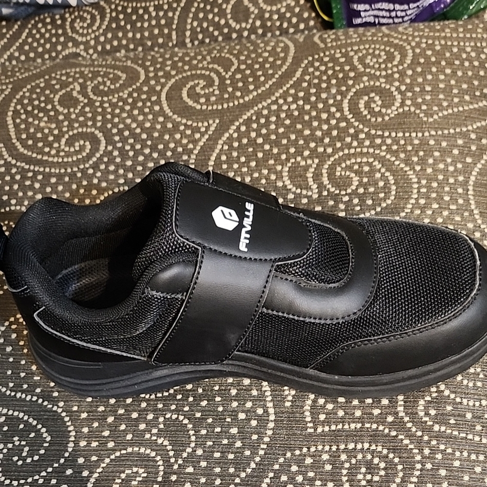 Stylish Black Athletic Shoes by Mavue